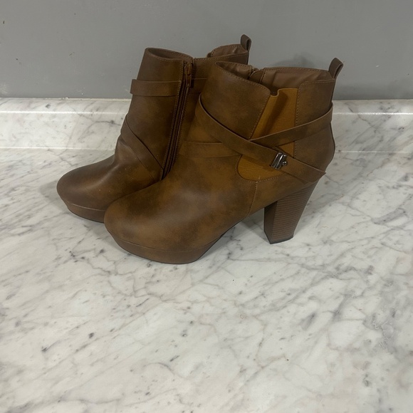 Dominique Nicole Heeled Ankle boots - Picture 4 of 4